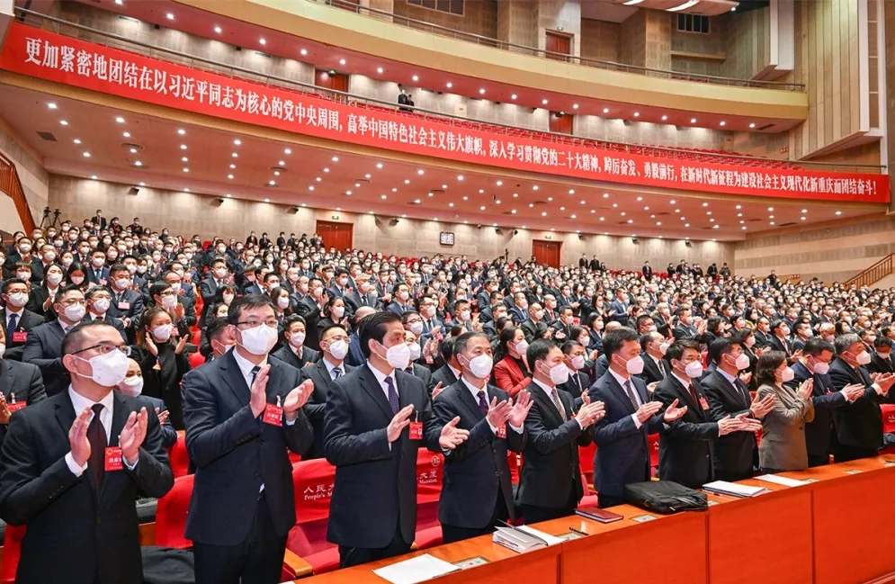 重慶巨成集團總經理黃怡霖參加重慶市第六屆人大會議
